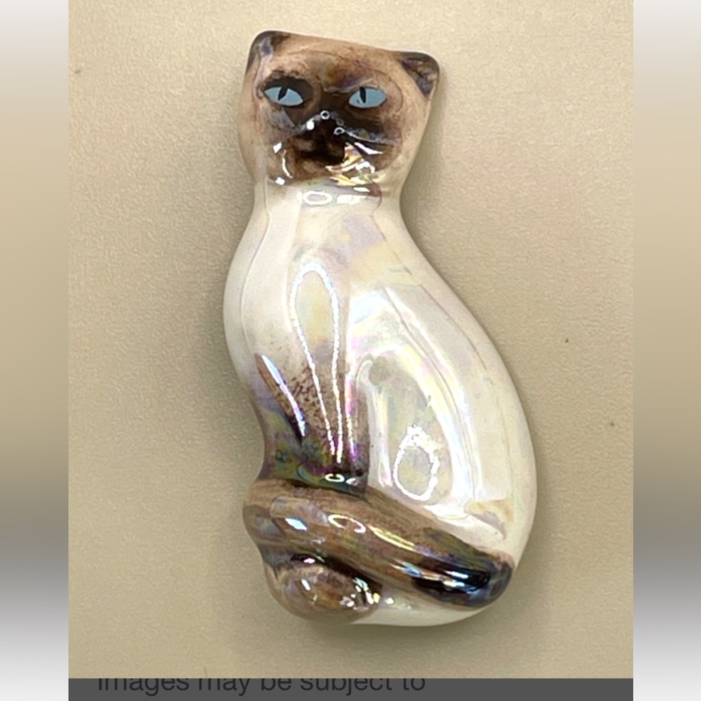 Avon Cat Brooch - Iridescent Cream and Brown 1982